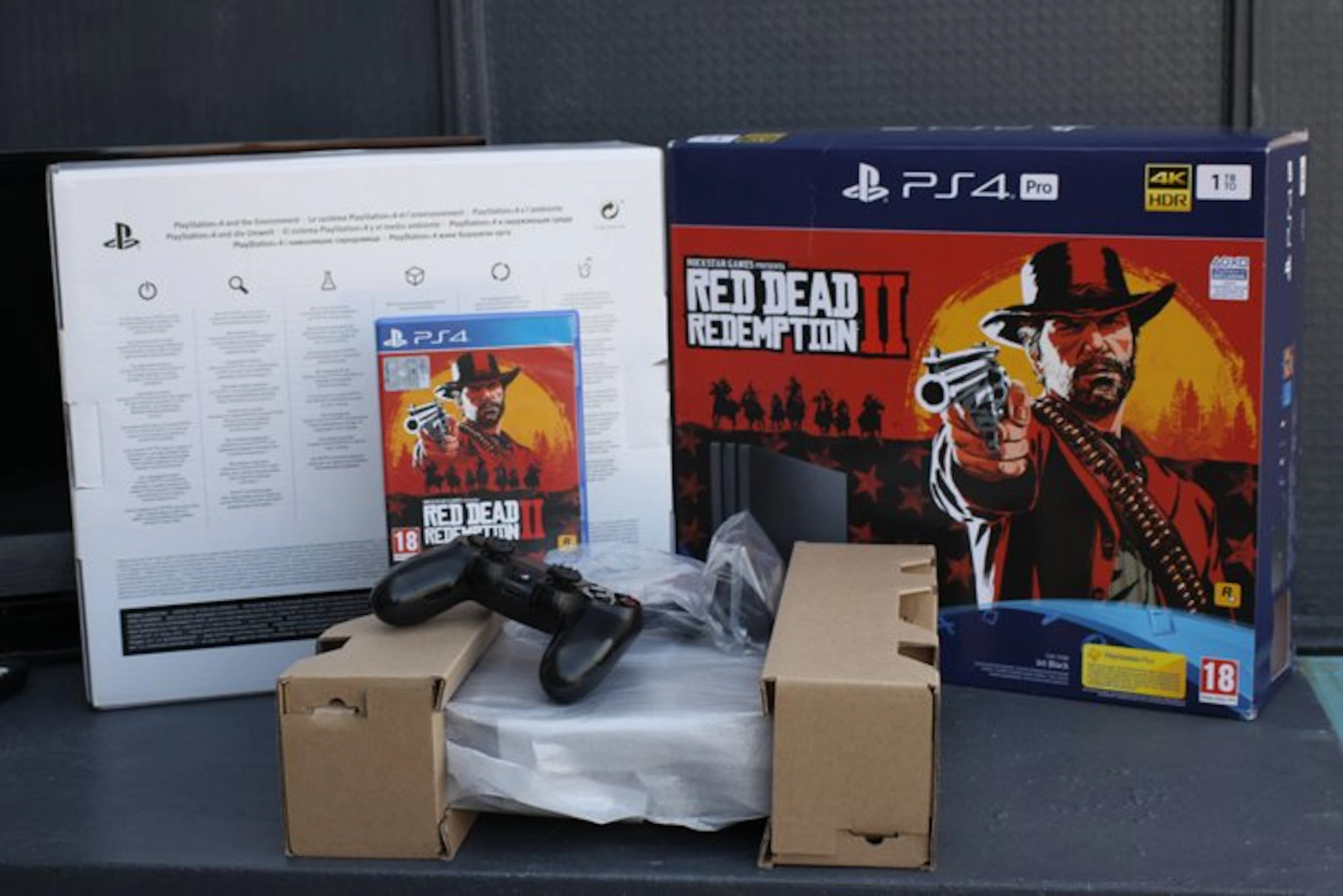 Sony - Playstation 4 (PS4) - PlayStation 4 Pro bundle Red...