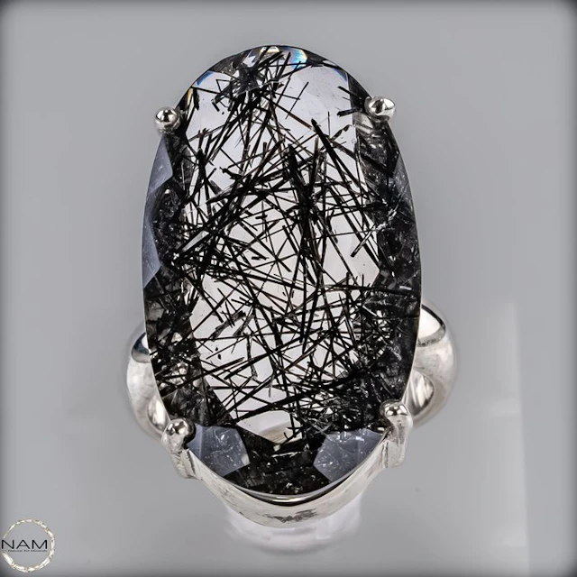 Elegant tourmaline-in-quartz ring – 925 silver 63.9 ct- 12.78 g