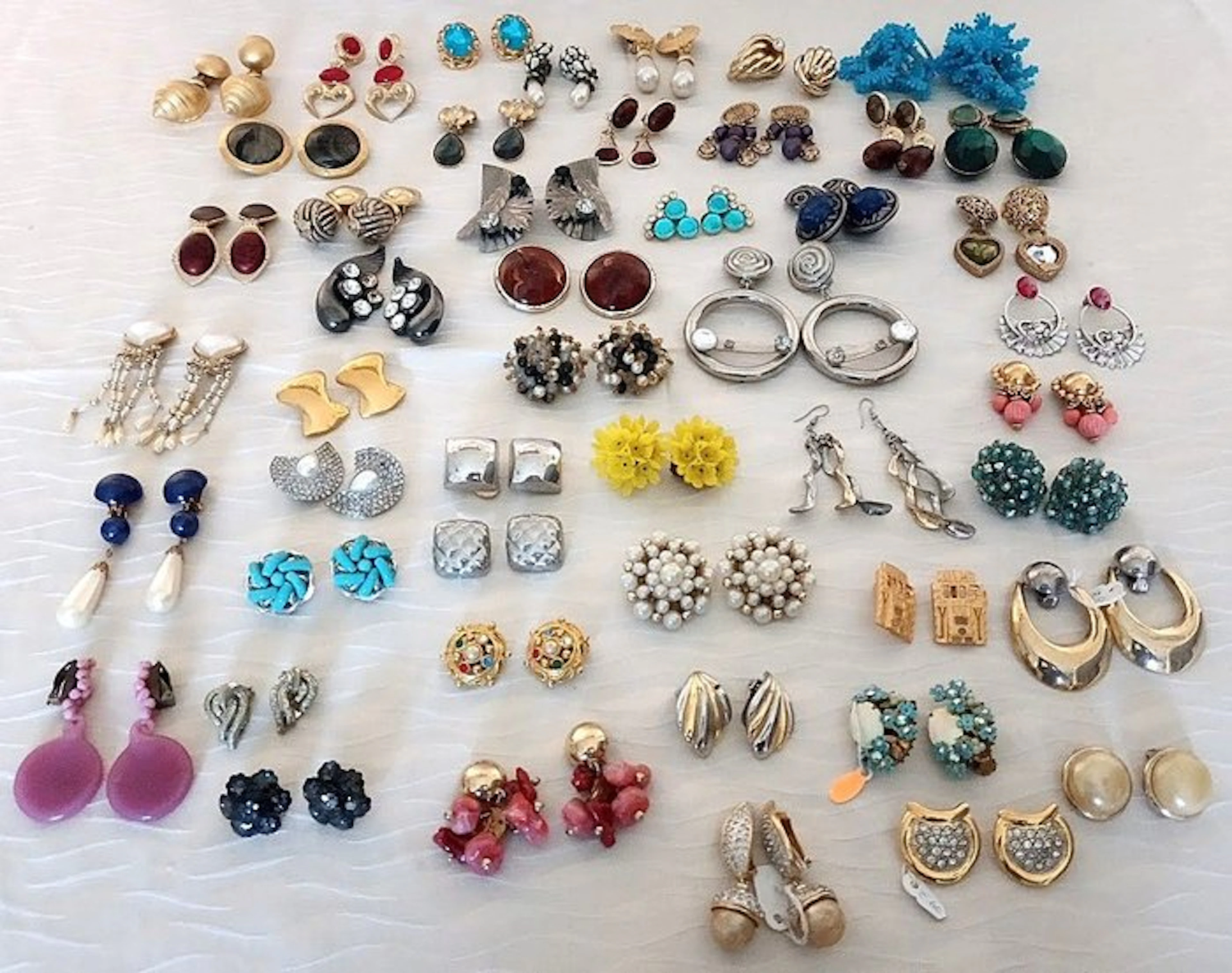 Themed collection - Vintage earrings of various styles and eras.