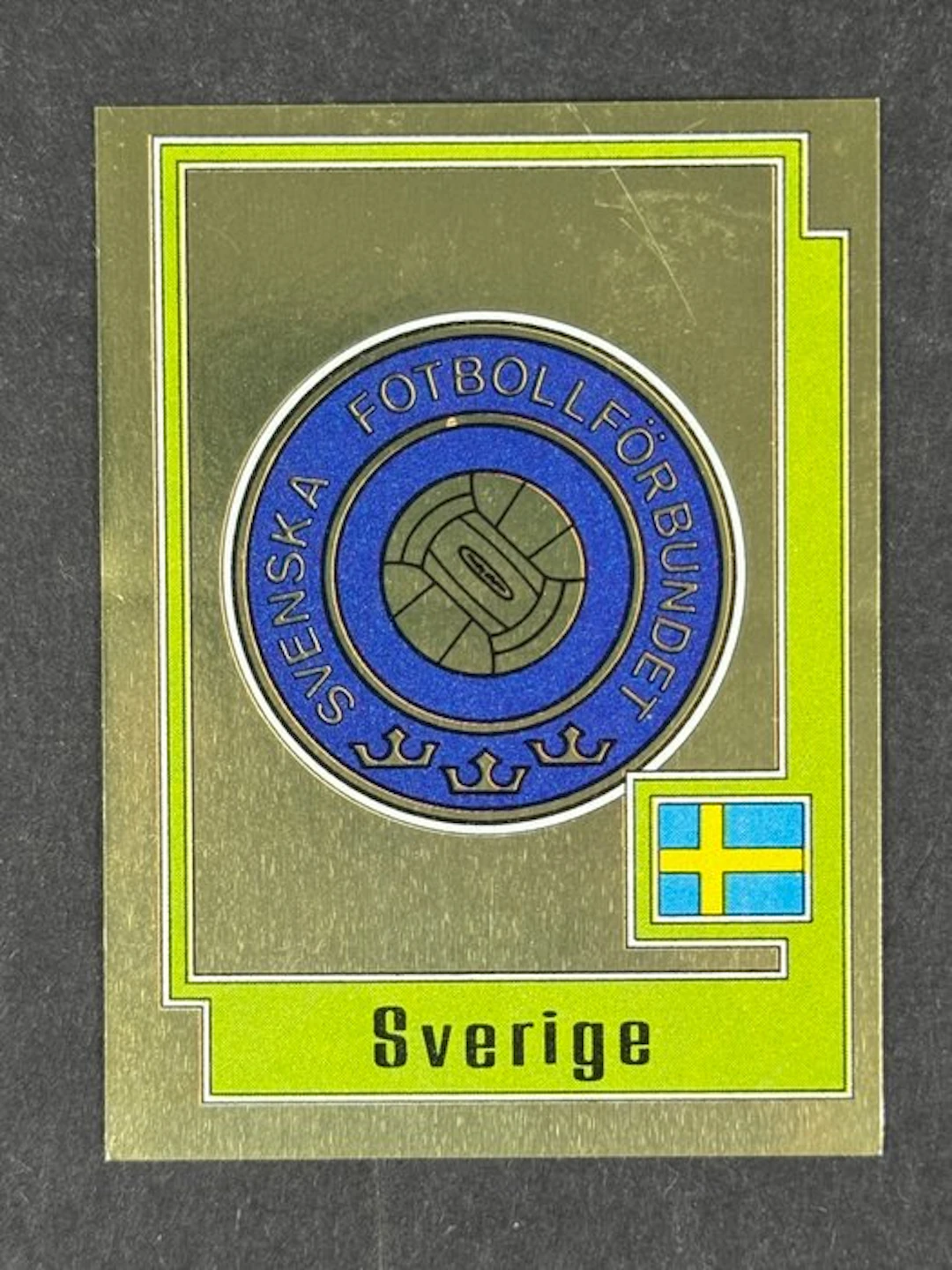 1980 Panini #254 Europa 80 - Badge: Sverige - 1 Sticker - Mint (M)