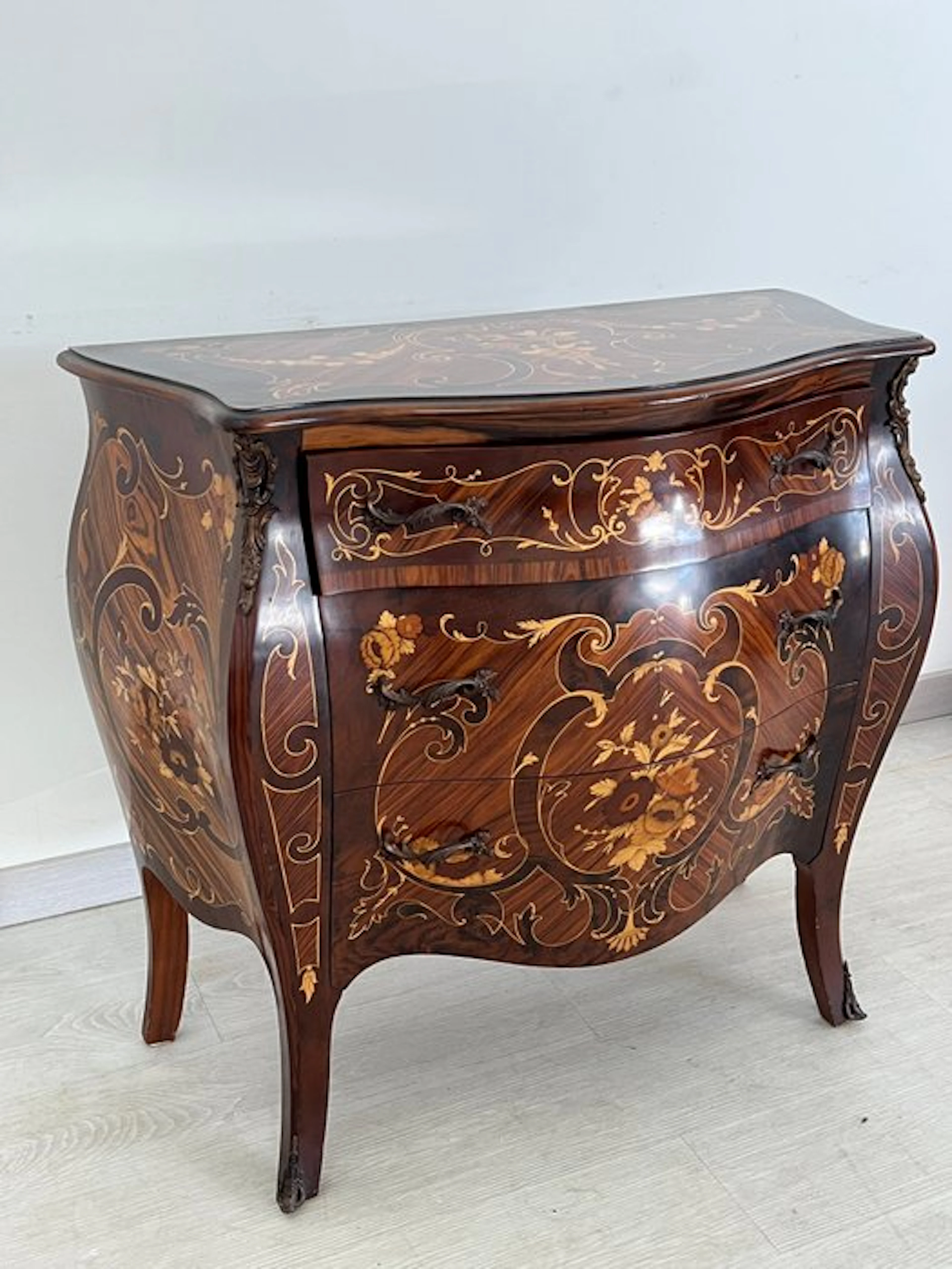 Chest of drawers - Wood - in the style of Louis XV