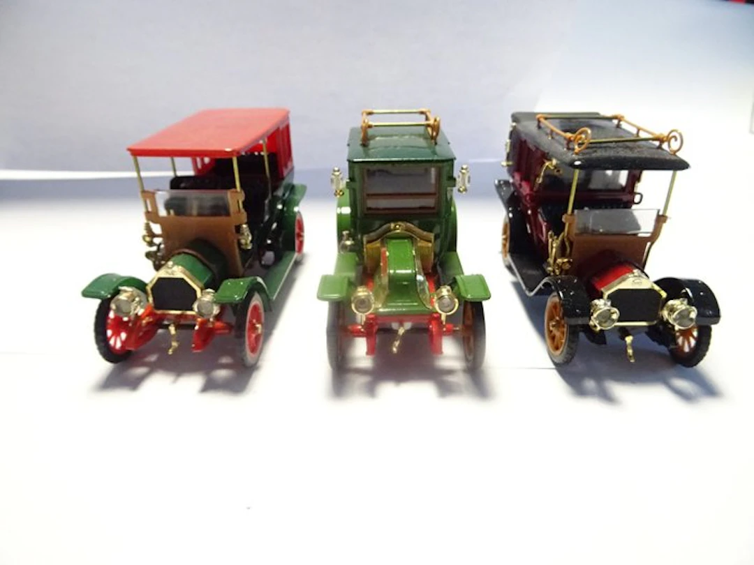 Rio - Model car (3) - 3 like-new models in their original packaging.