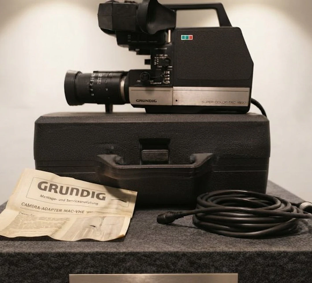 Grundig SUPER COLOR FAC 1900 Video8 camera