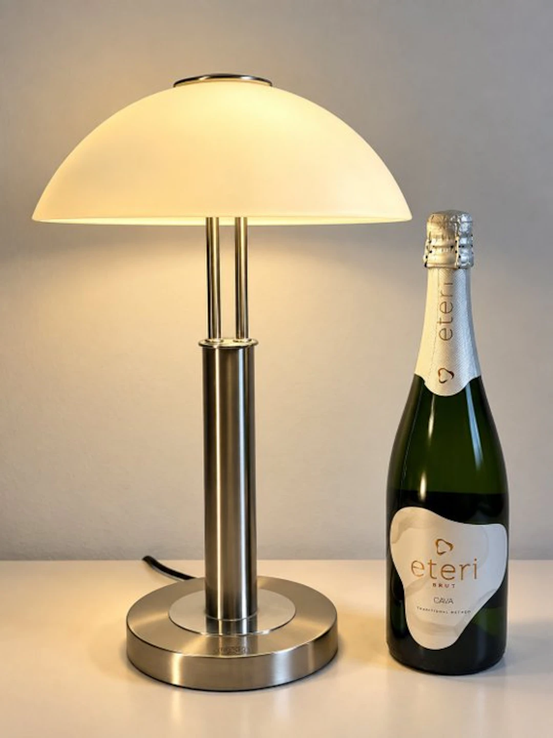 Wofi Leuchten - Table lamp - Opaline glass