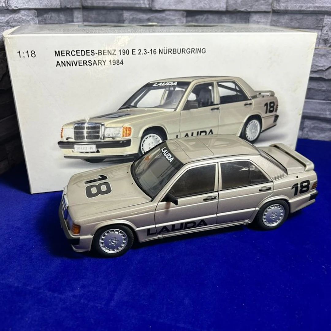 Autoart 1:18 - Model race car - AUTOart 1:18...