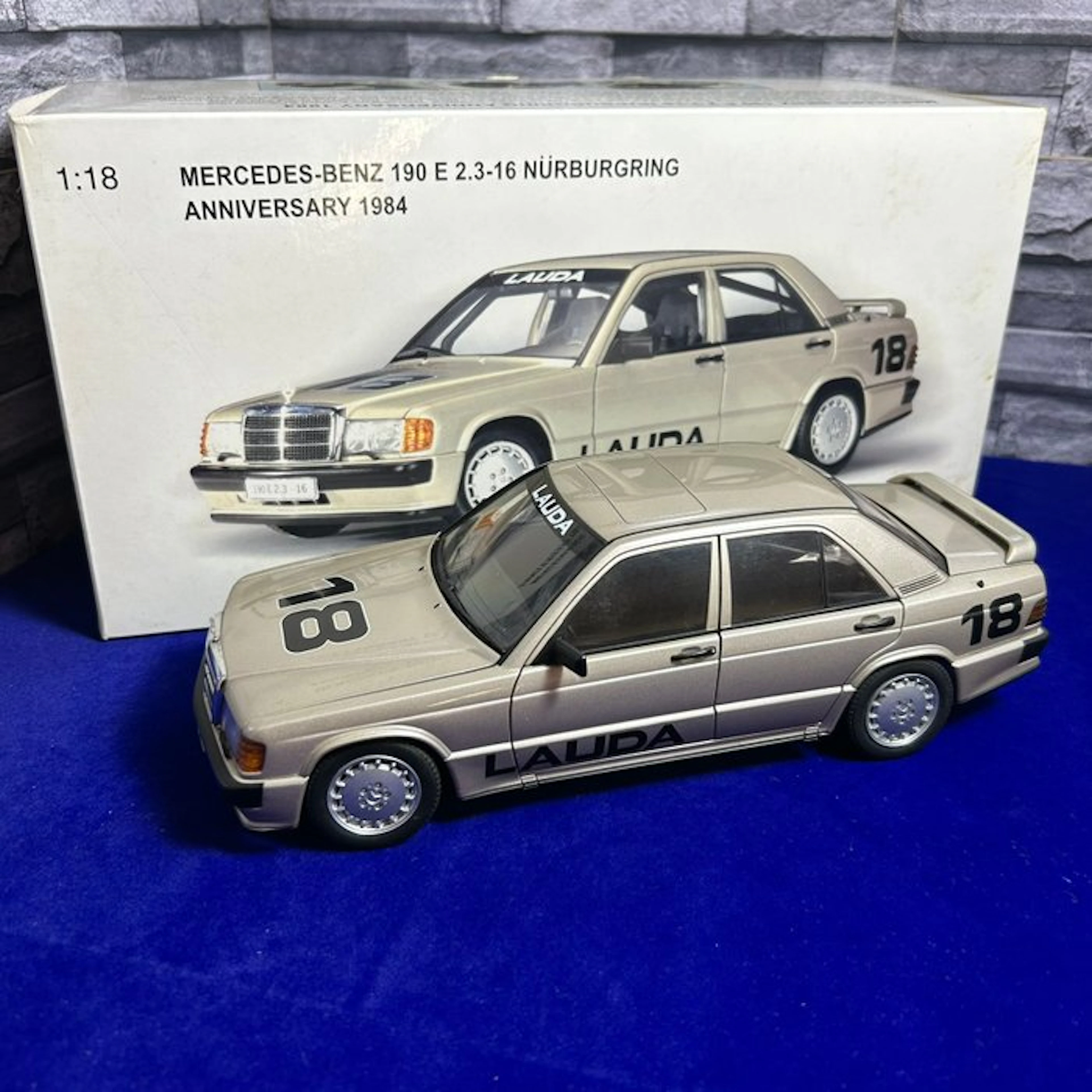 Autoart 1:18 - Model race car - AUTOart 1:18...