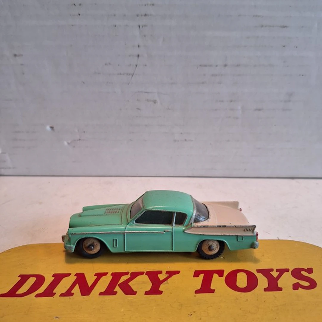 Dinky Toys 1:43 - Model car - Dinky Toys - Studebaker