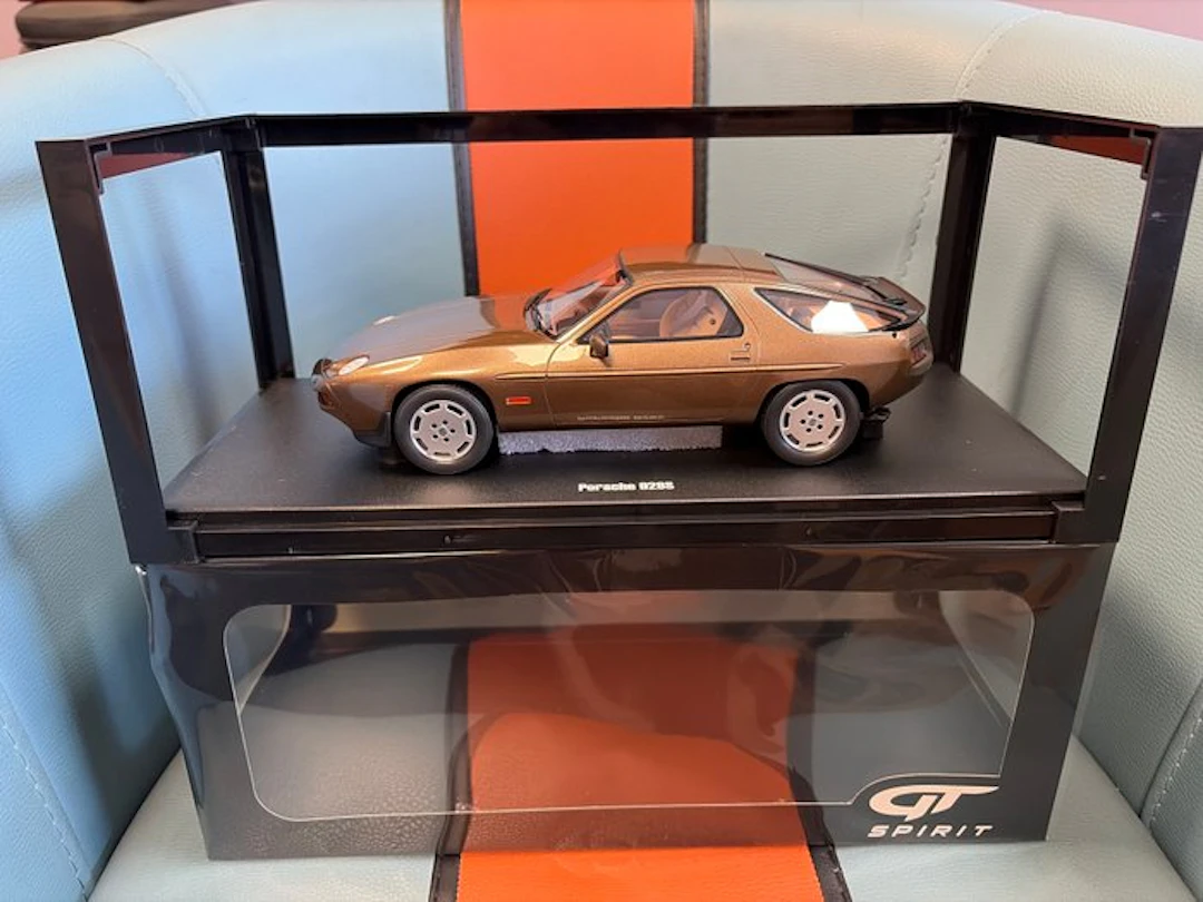 GT Spirit 1:18 - Model car - Porsche 928 S