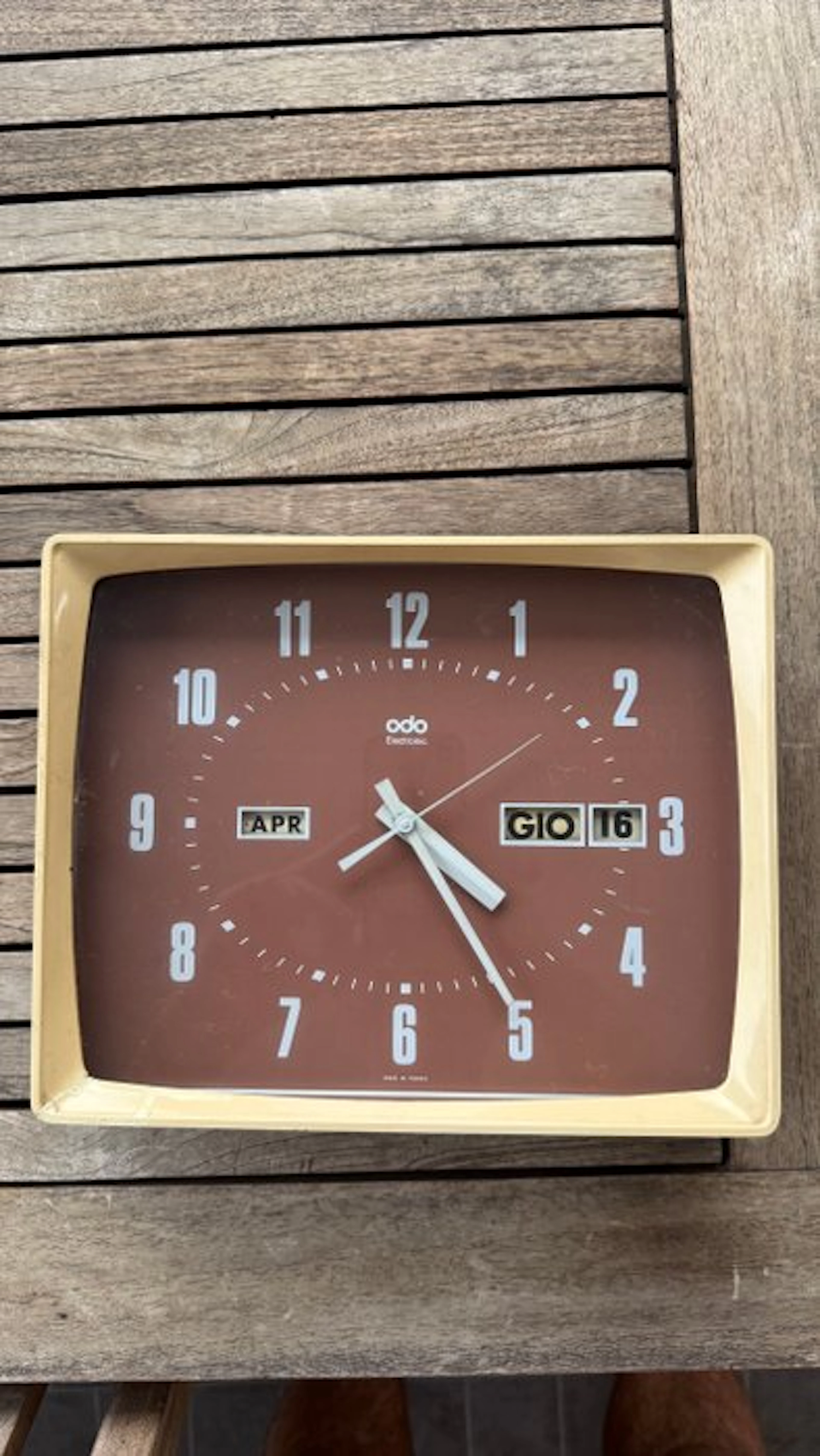 Wall clock - Plastic - 1970-1980