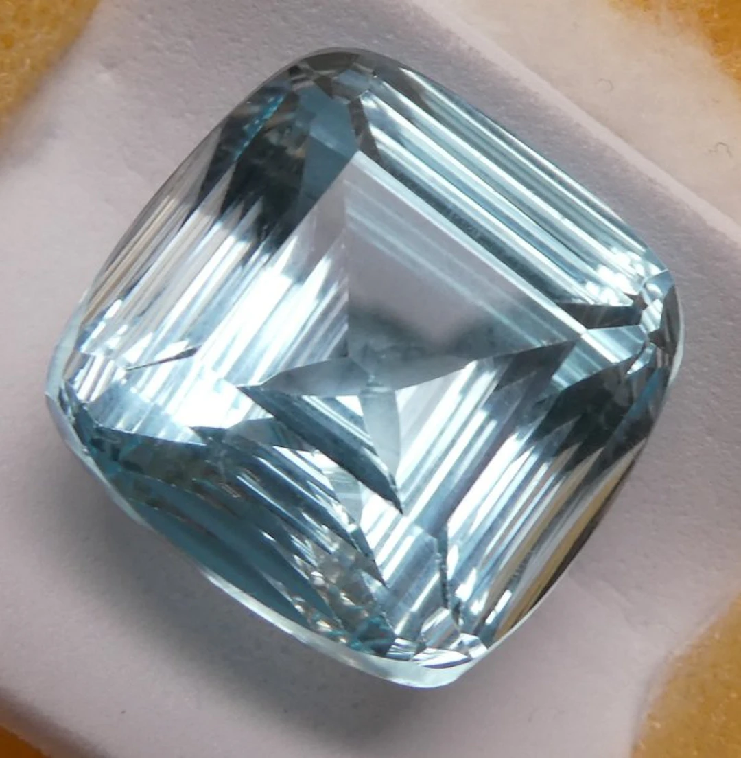 No reserve price Topaz - 26.78 ct - Instituto Gemólogico Español (IGE)