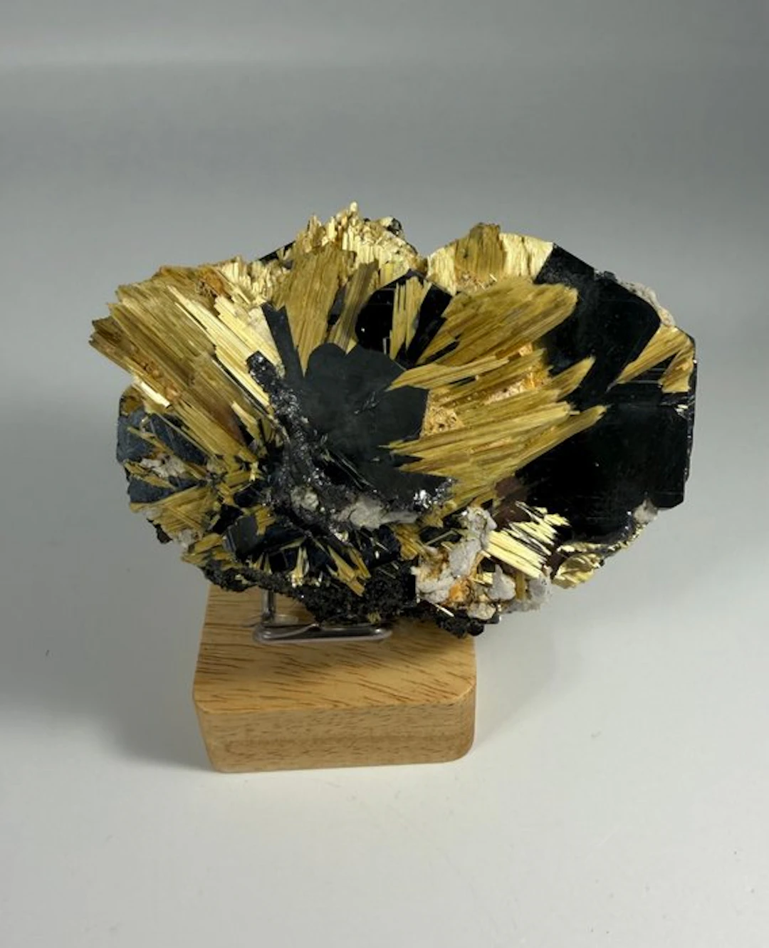 Rutile Crystal on matrix - Height: 39 mm - Width: 110 mm- 426 g - (1)