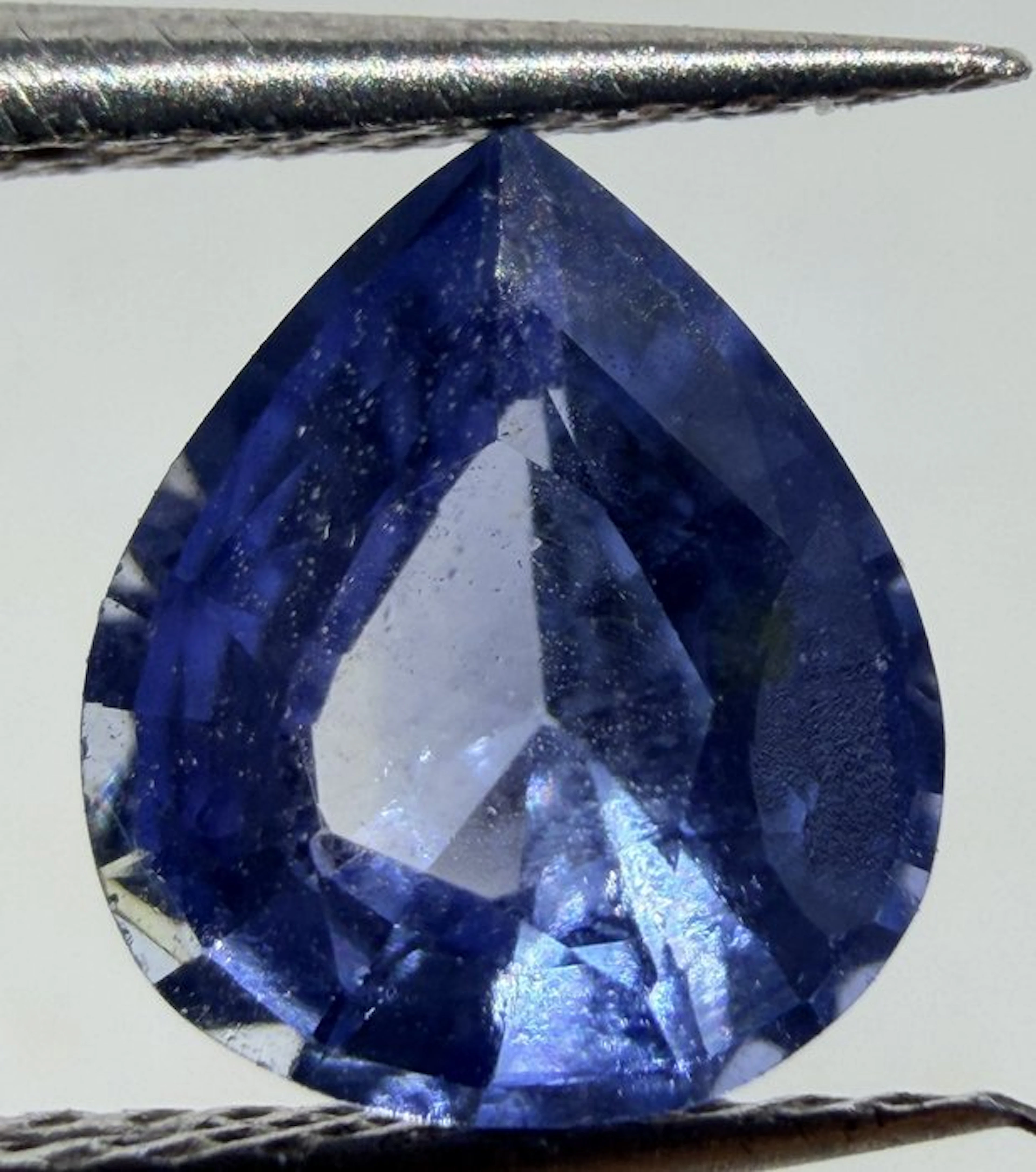 Blue, Violet Sapphire - 1.04 ct - Antwerp Laboratory for...
