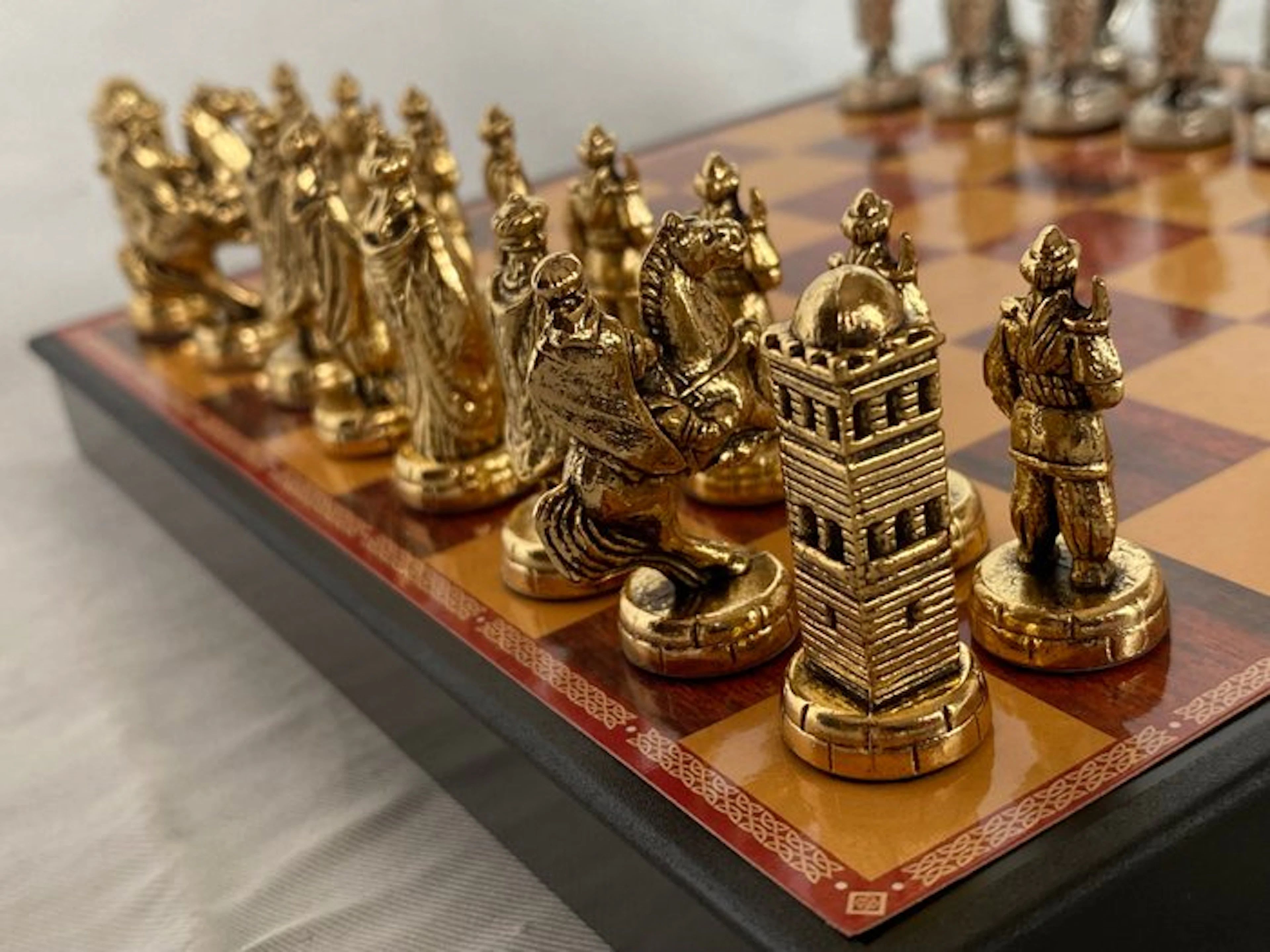 Chess set - The Crusades with the Knights Templar and against the Arabs