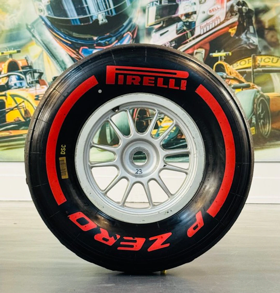Tyre complete on wheel - Pirelli - O.Z - Formule 1