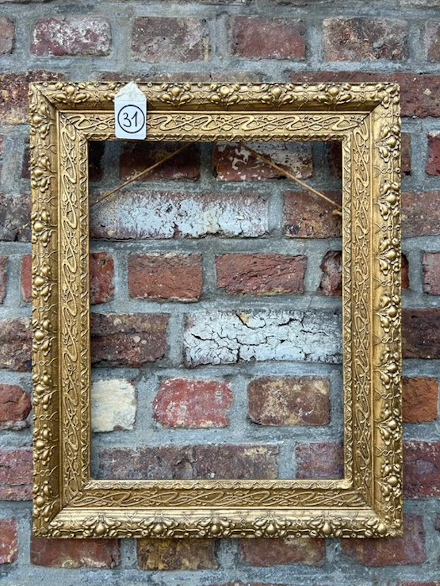 Frame - 31. Antique gold-gilded picture frame. For painting 40x30 cm