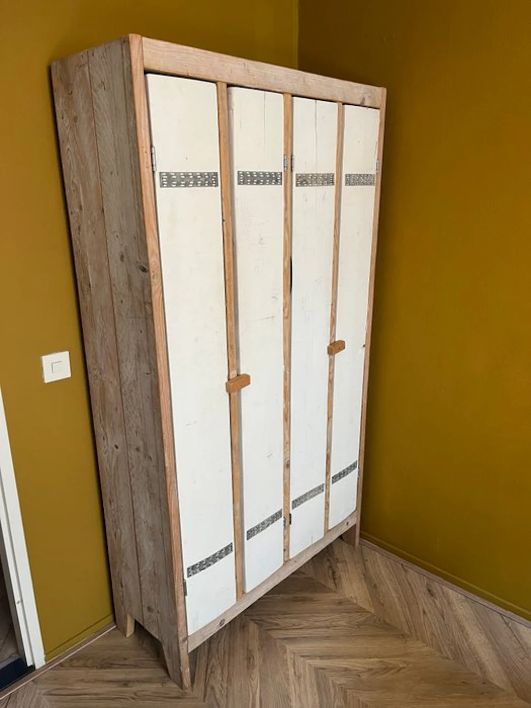 Wardrobe - Pinewood - Scaffold-board locker cabinet