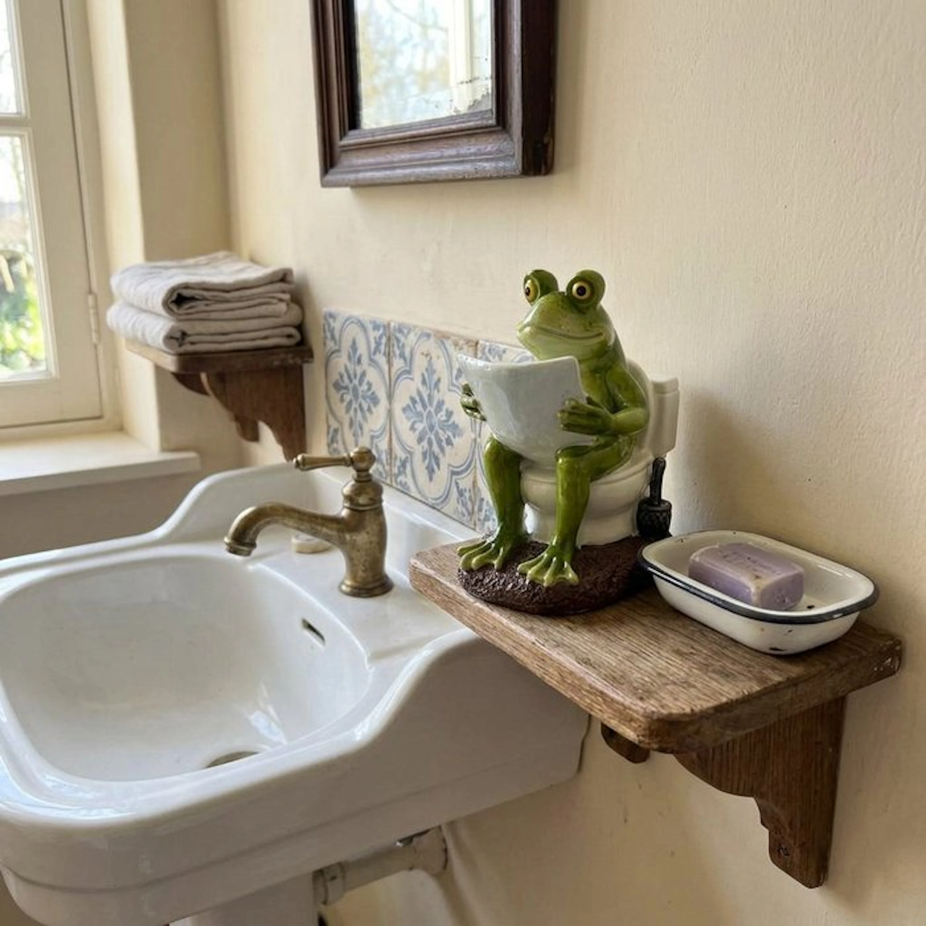 Decorative ornament - Europe - Funny frog figurine