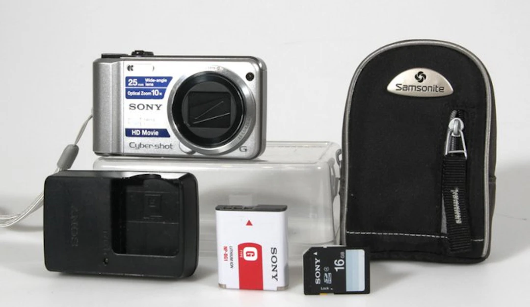 Sony DSC-H70 Digital camera