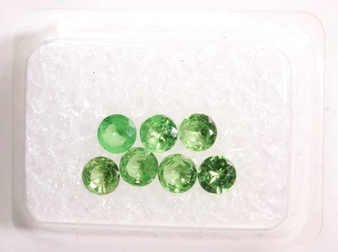 7 pcs Green Tsavorite - 1.09 ct - Gem Report Antwerp (GRA)