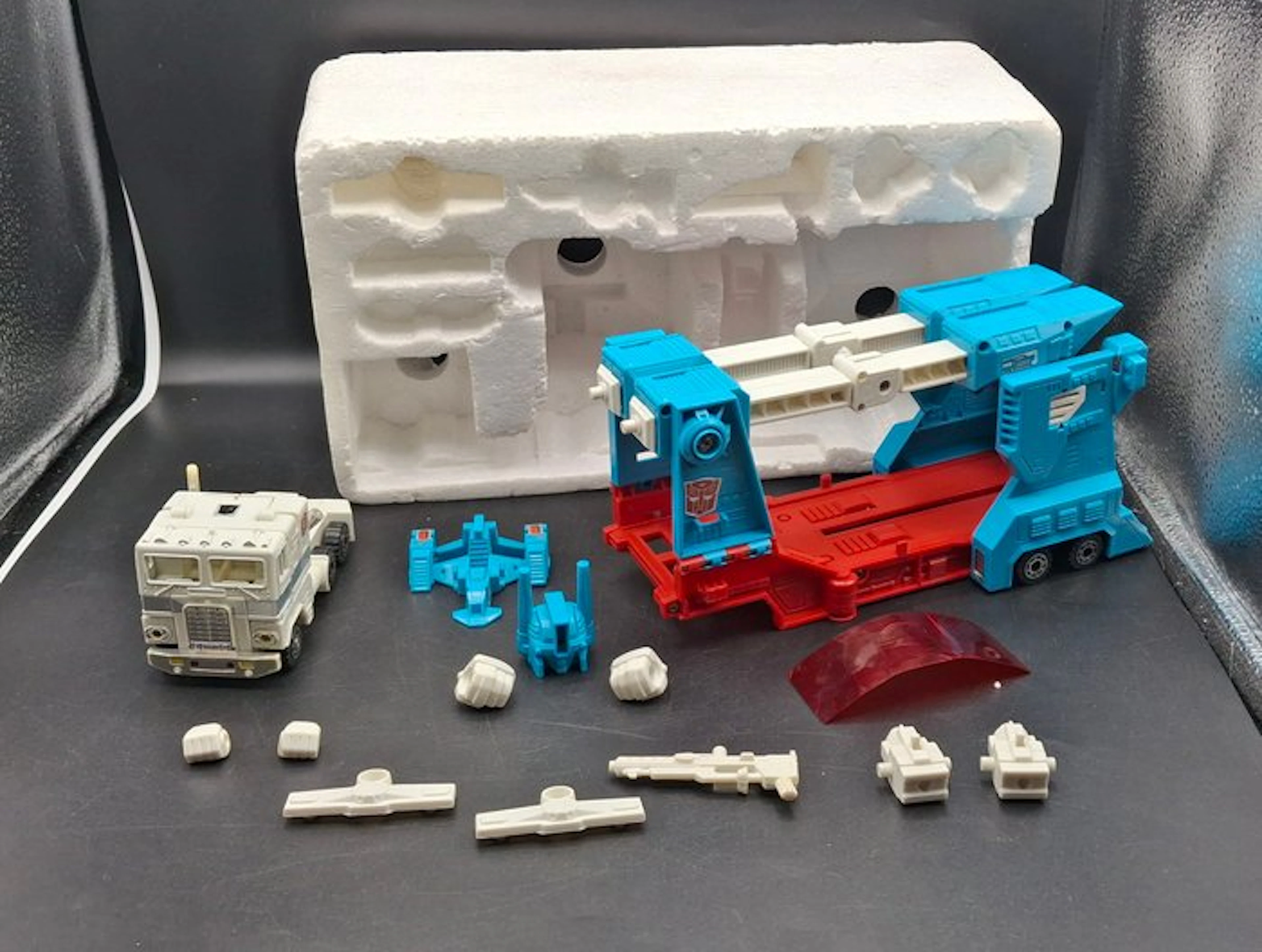 Hasbro - Toy robot Transformers G1 Autobot Ultra Magnus...