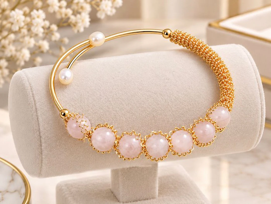 Gold-plated - Bracelet - Rose quartz / sweet pearls