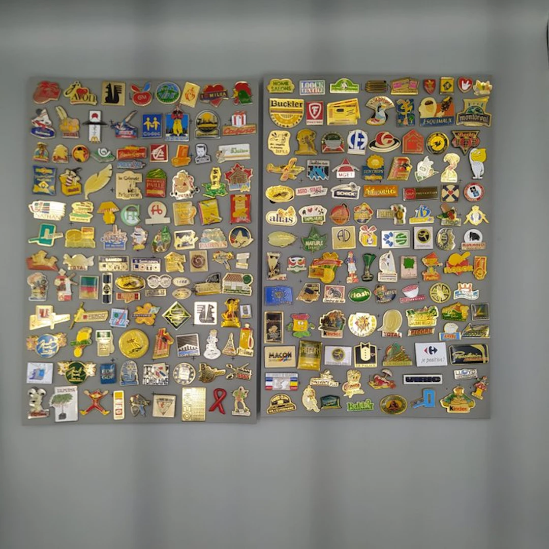 Themed collection - Lot of 200 vintage pins – Multi-theme...