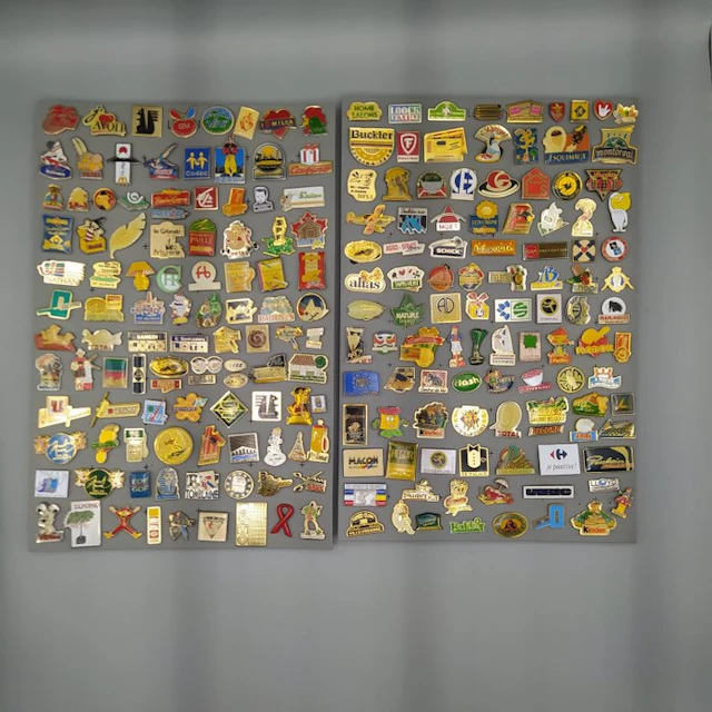 Themed collection - Lot of 200 vintage pins – Multi-theme...