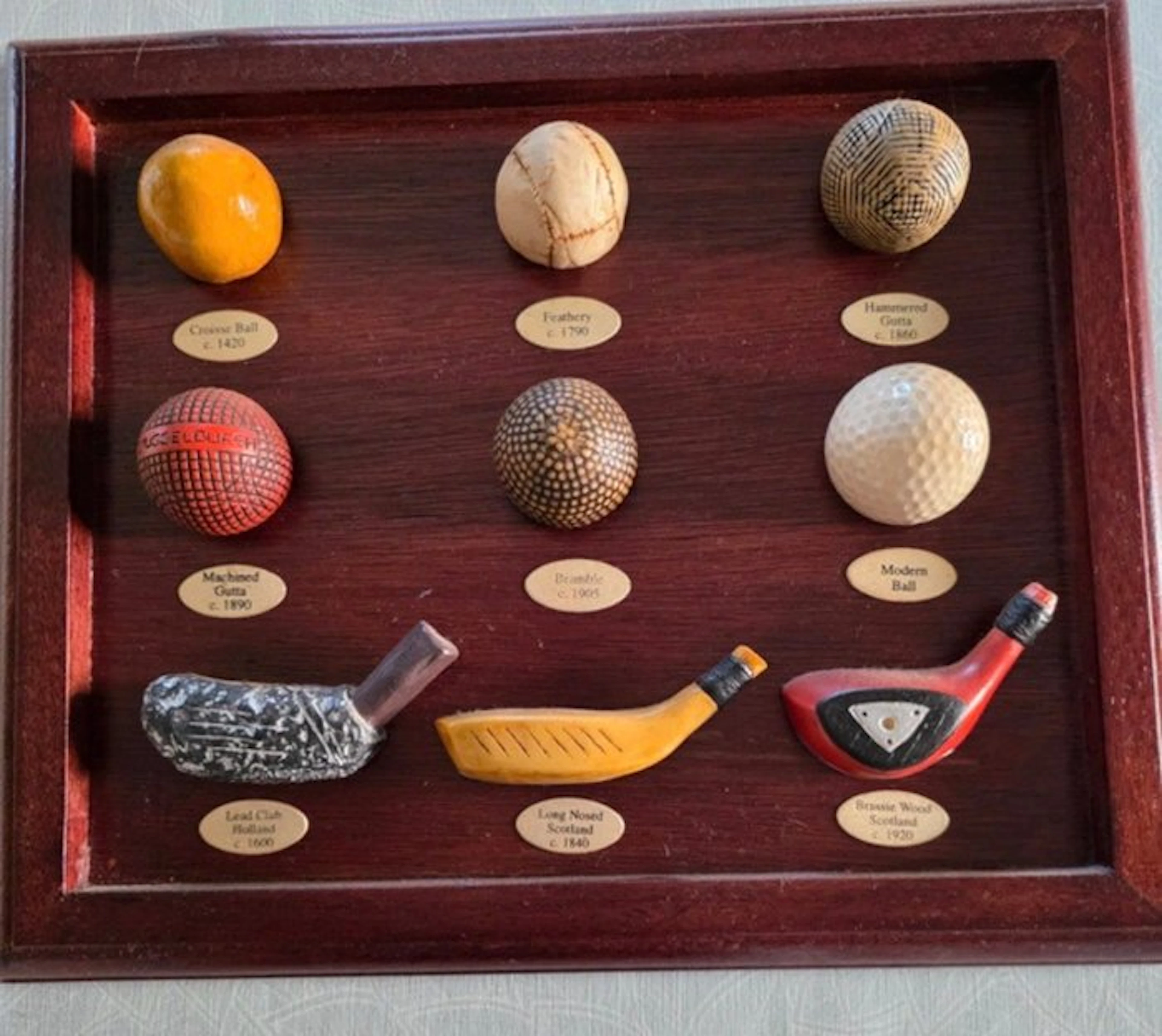 golf, Historic golf set displayed in a period case