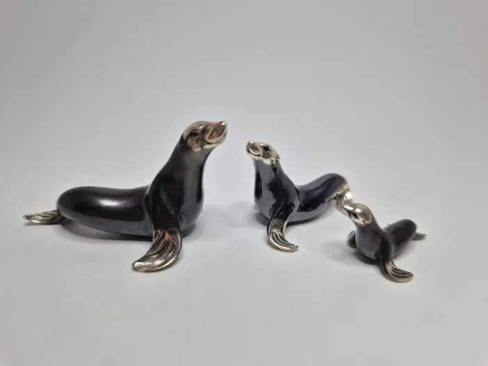 Saturno - Figure - Silber Emaille Seehundfamilie Robbe...