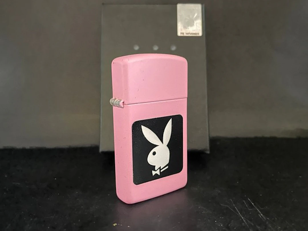 Zippo - PLAYBOY SLIM ROSE - NEUF - No reserve price...