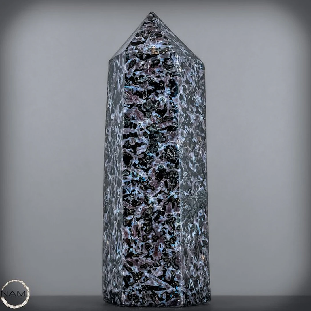 Melanit Gabbro Obelisk – Sculptural Luxury Statement from Madagascar- 3769.14 g