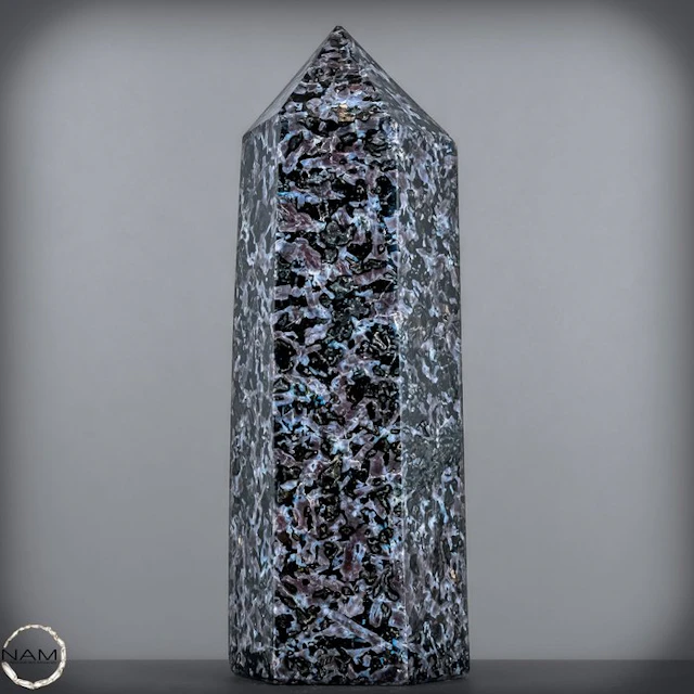 Melanit Gabbro Obelisk – Sculptural Luxury Statement from Madagascar- 3769.14 g
