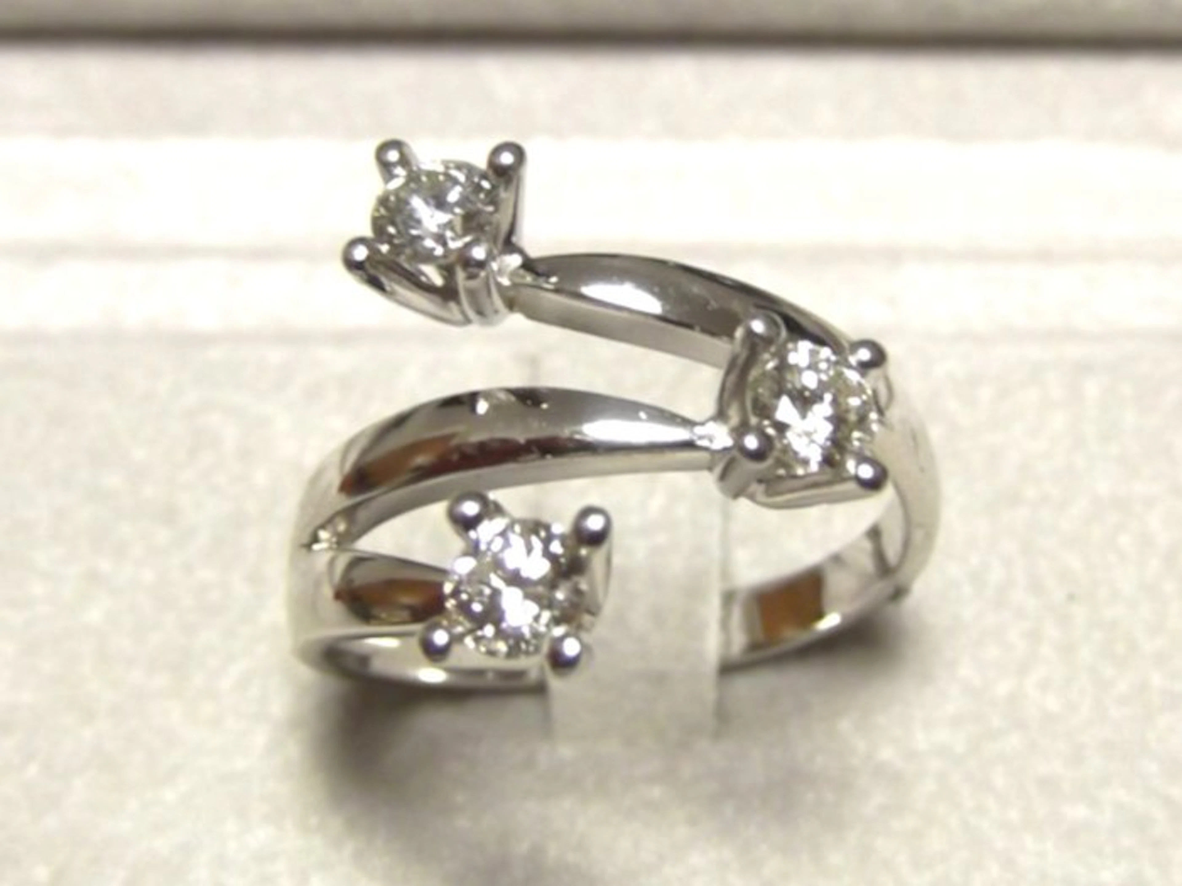 Ring - 18 kt. White gold - 0.75ct. tw. Diamond (Natural)