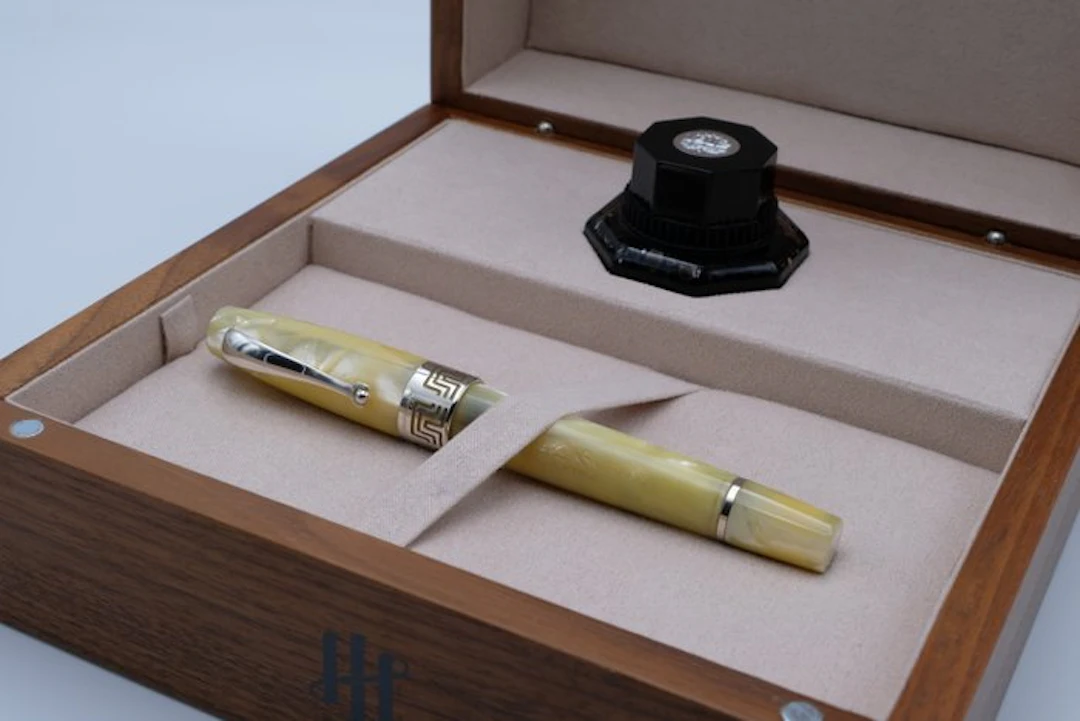 Montegrappa - Extra 1930 - SeaShell Celluloid (ISEXF_CH) - Fountain pen