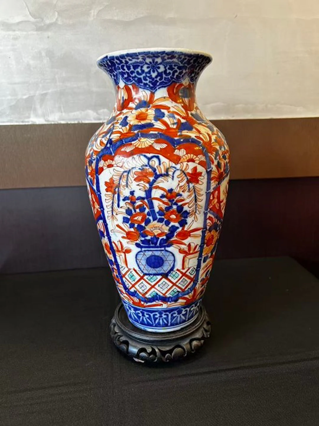 Important Japanese Imari porcelain vase