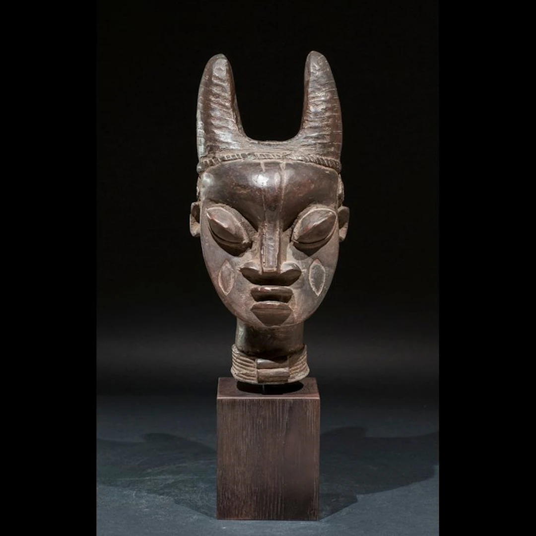 Ogboni Head - Ancient bronze - Yoruba - Nigeria