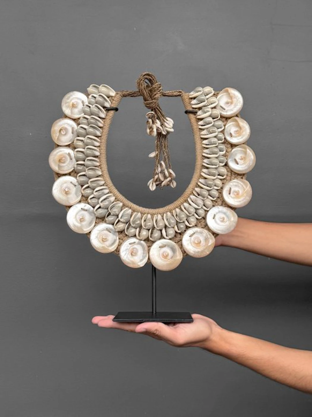 Decorative ornament - SN22 - Decorative Shell Necklace on...