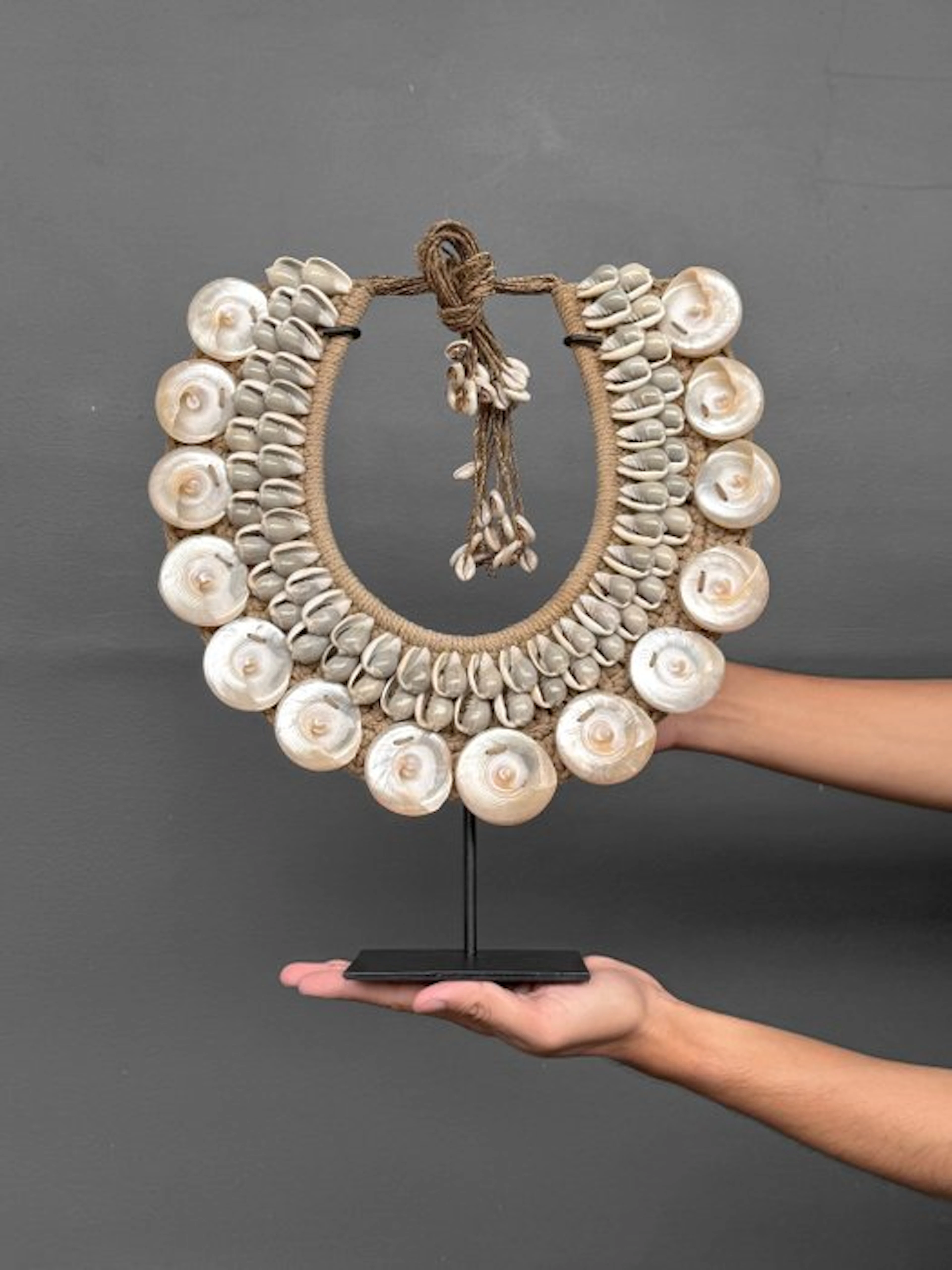 Decorative ornament - SN22 - Decorative Shell Necklace on...