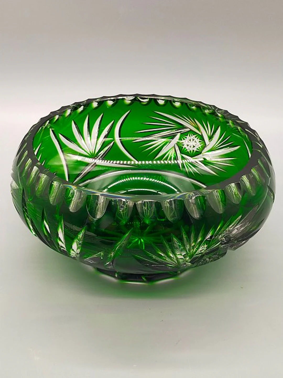 Dish - Elegante Kristallglas Schale – Grünes Überfangglas mit Schliff - Crystal