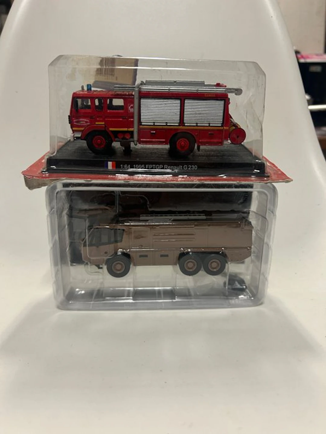 1:64 - Model truck (2) - Renault G230; Air Crash Dragon 6x6 T4