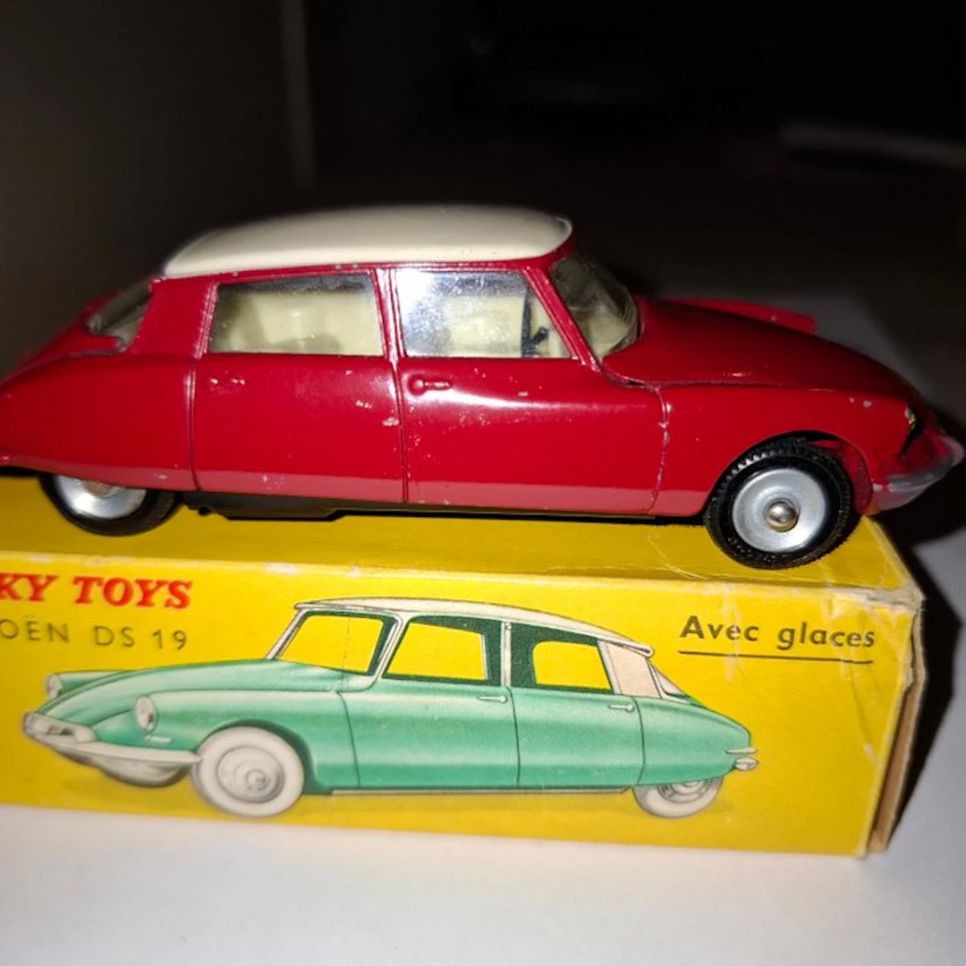 Dinky Toys 1:43 - Model car - Citroën DS 19