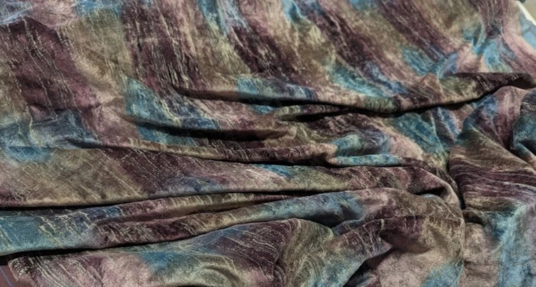 Velluto in Seta Iridescente – Opera d’Arte by Osborne...