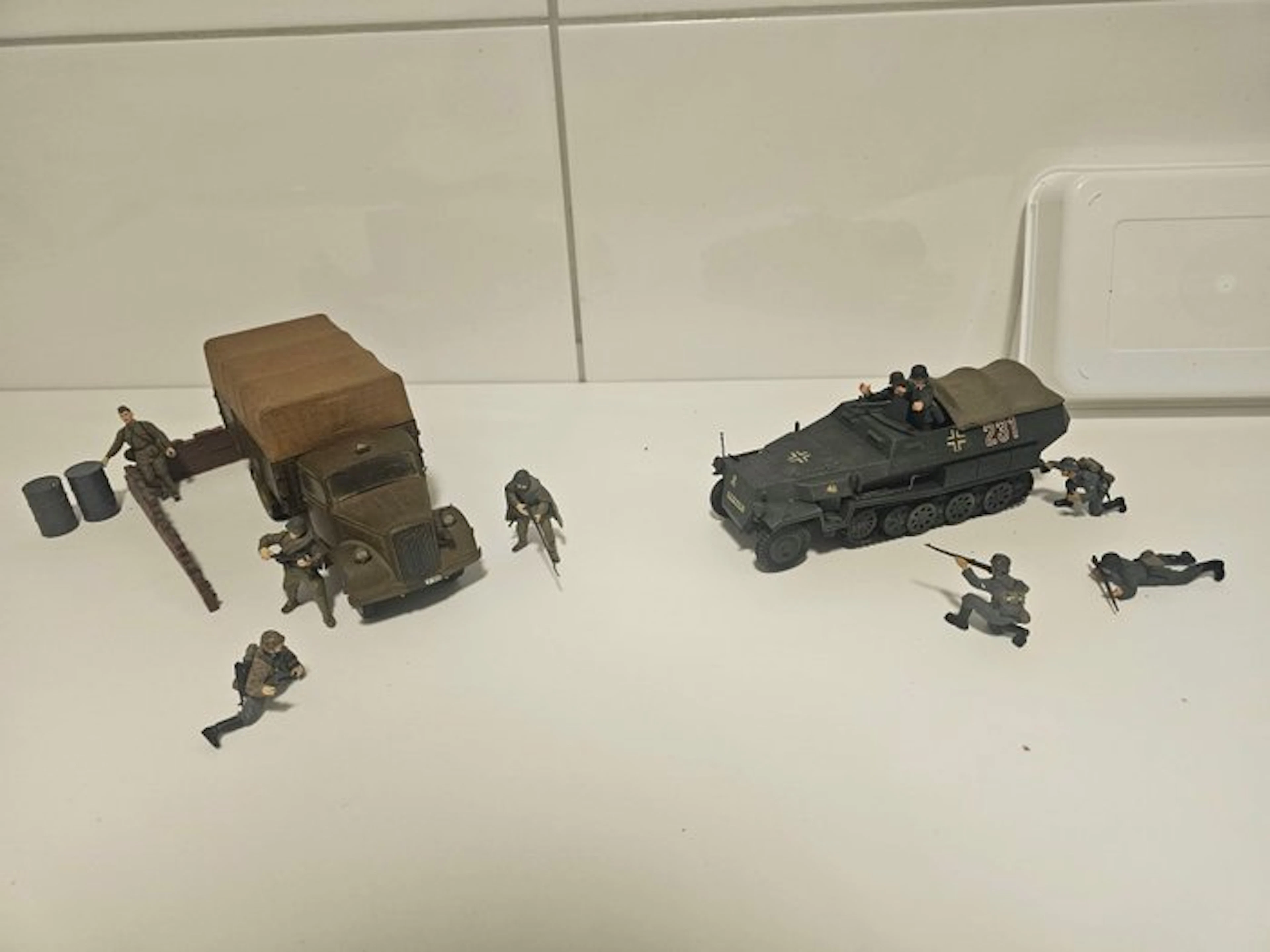 Revell u.a. - Model military vehicle (14) - Spähpanzer und LKW