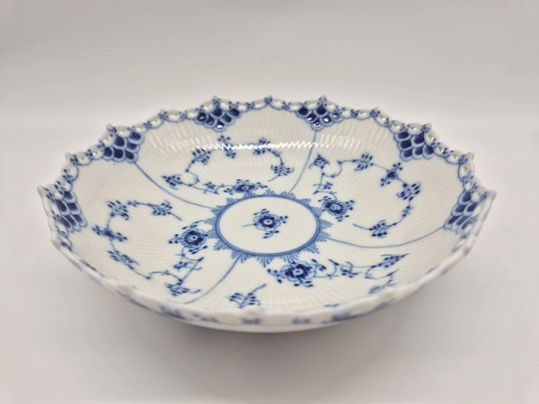 Royal Copenhagen - Schale Musselmalet Vollspitze