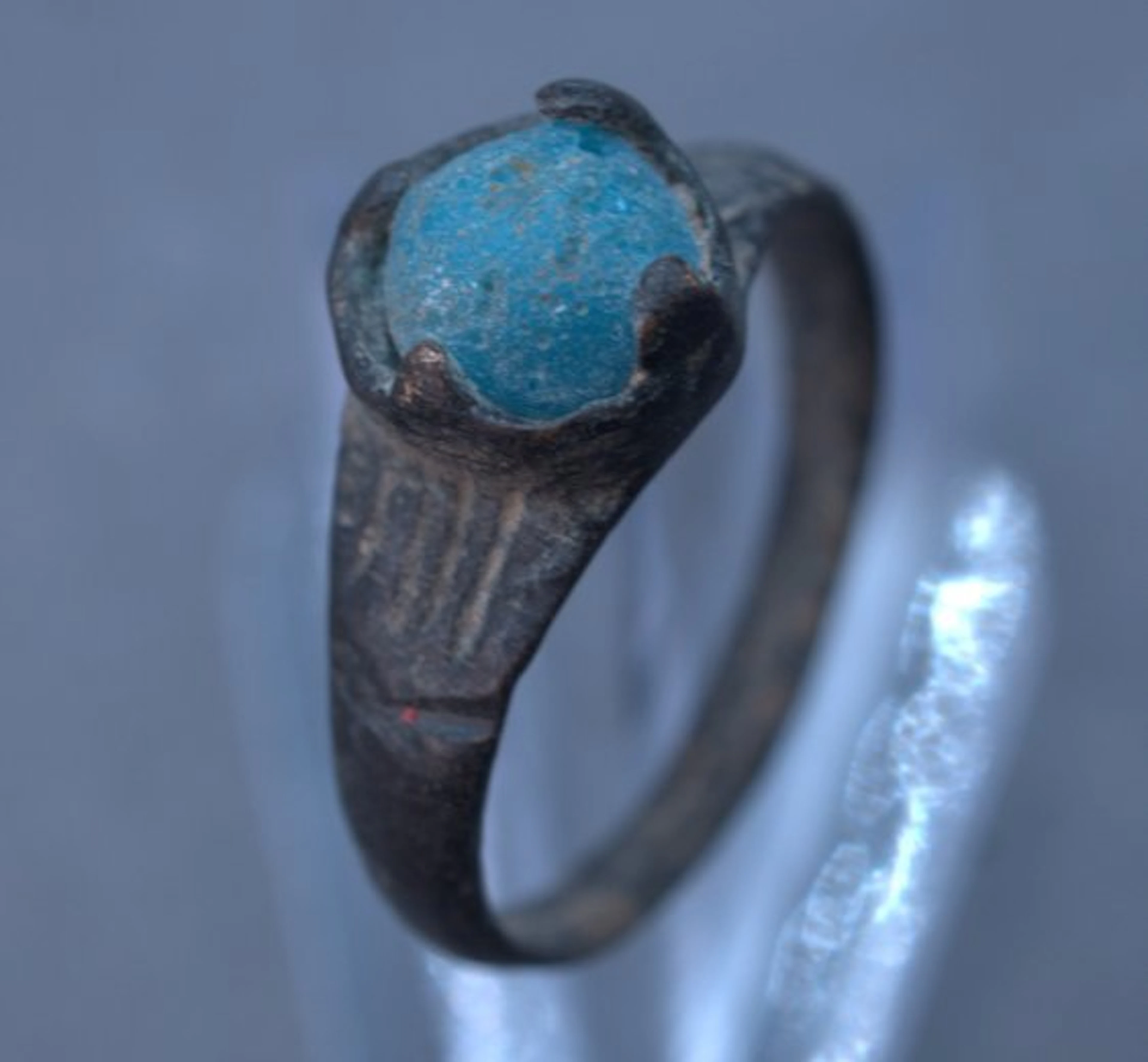 Medieval Crusaders Bronze finger ring with blue glass...