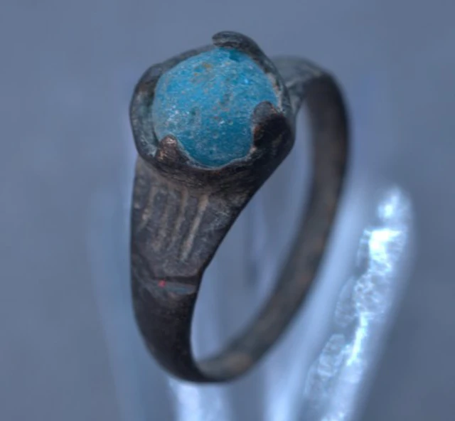 Medieval Crusaders Bronze finger ring with blue glass...