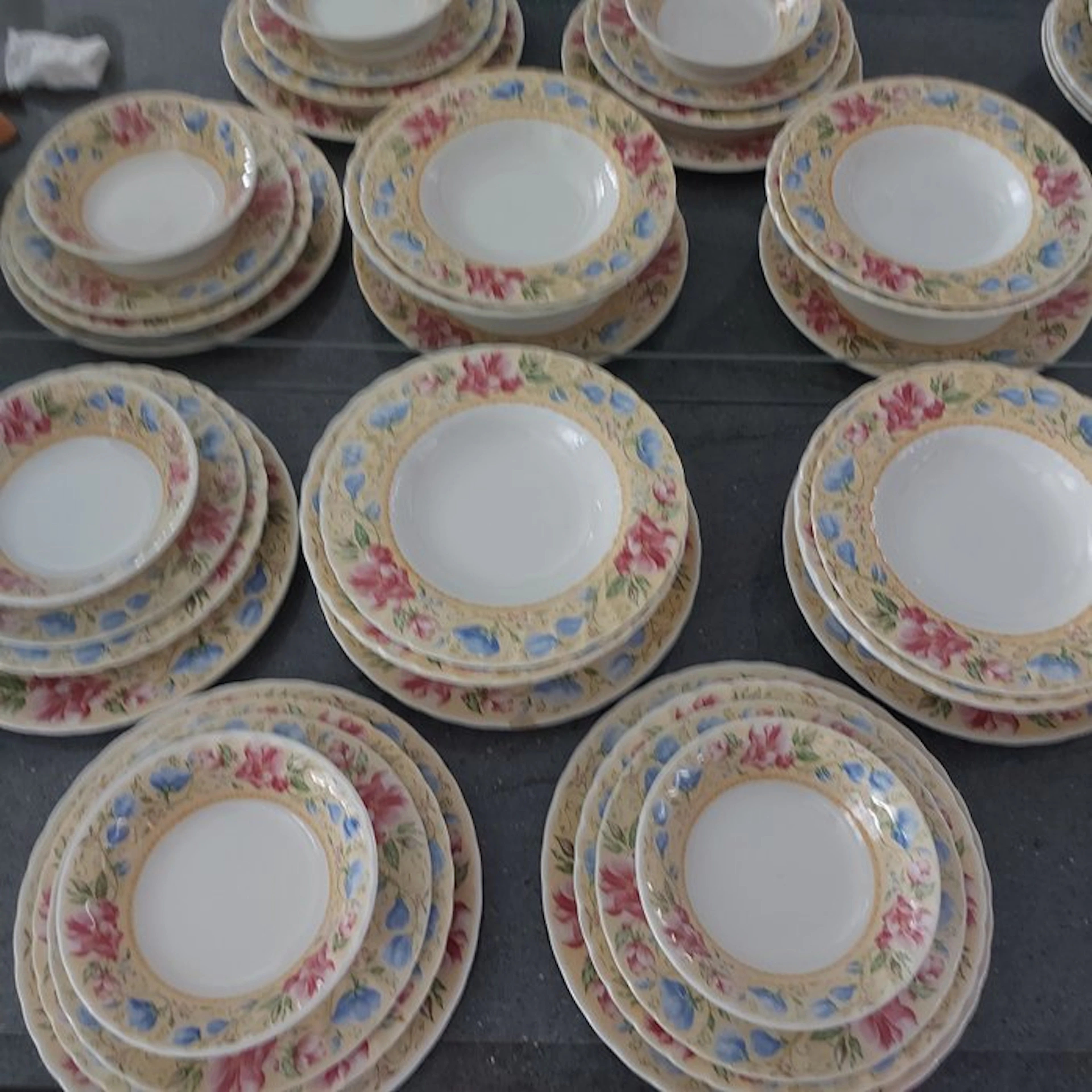 Churchill - Dinner set (28) - Chelsea Flowers - Porcelain