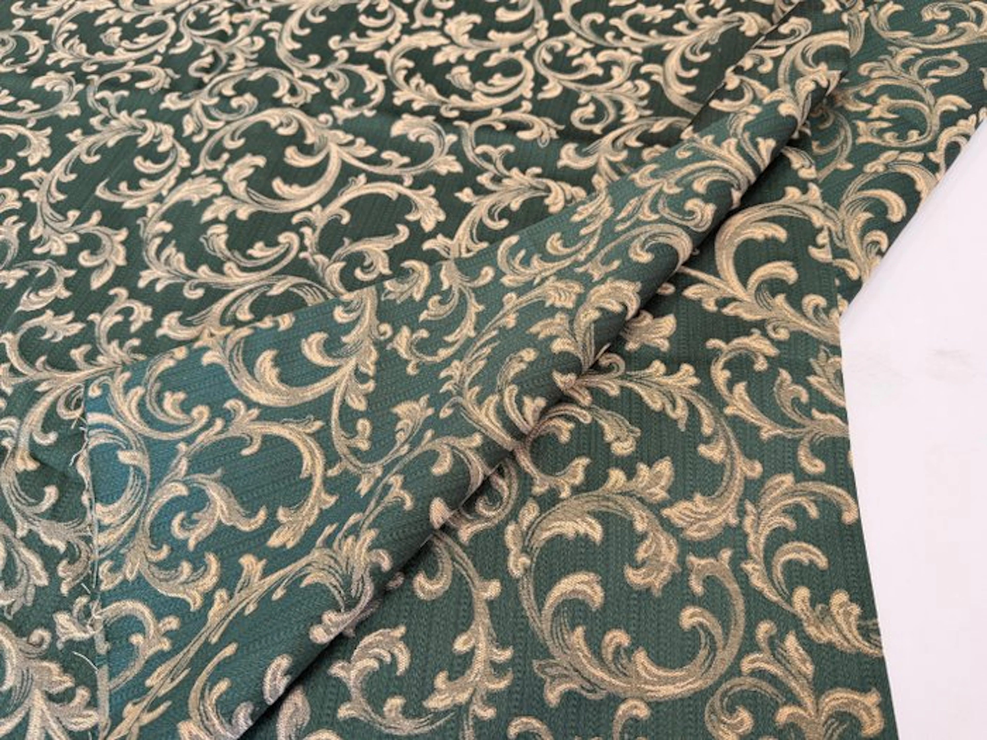 Imperial Elegance on an Emerald Background - Upholstery fabric - 2.7 m - 2.8 m