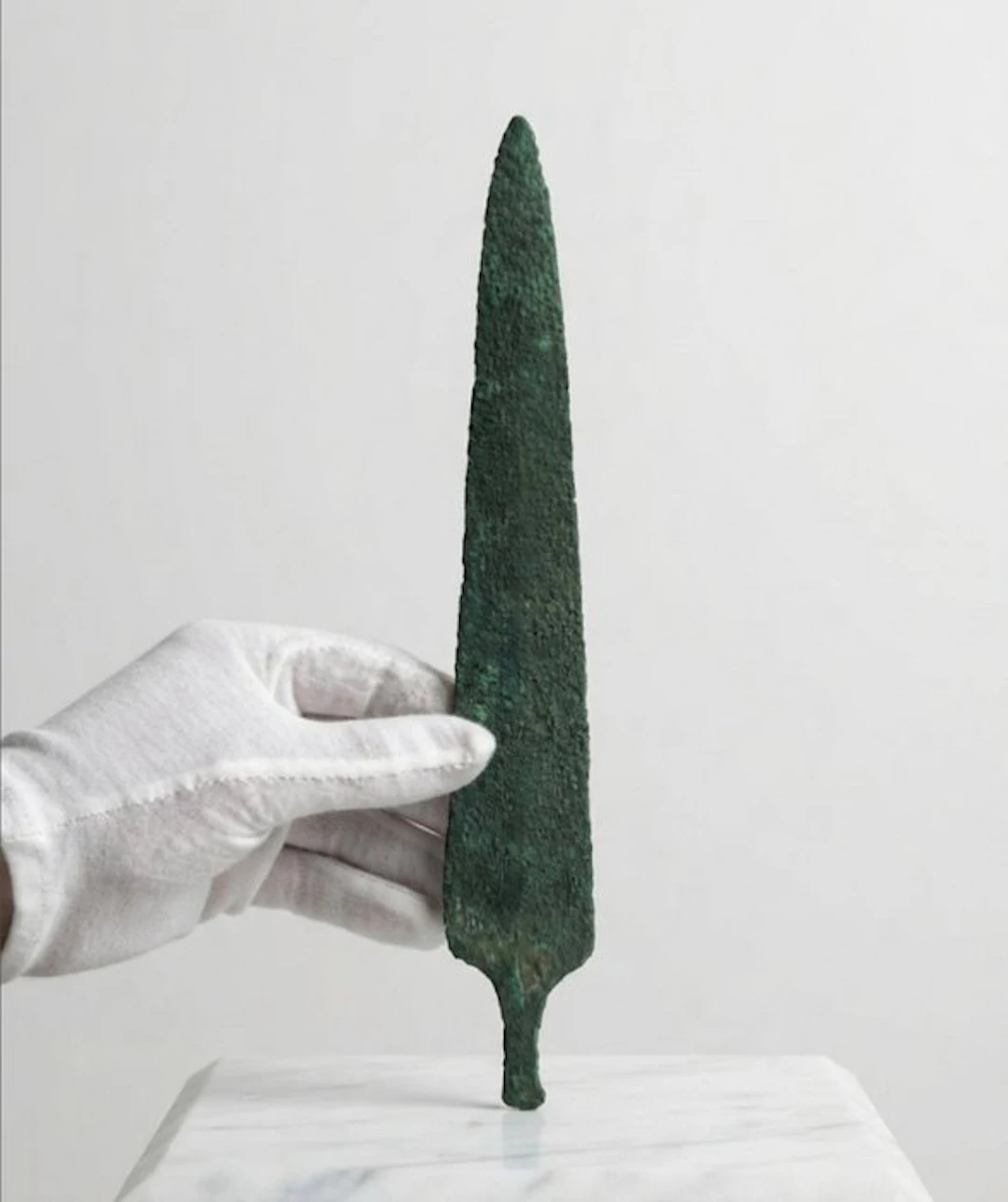 Phoenician Patinated bronze Short sword - 24 cm