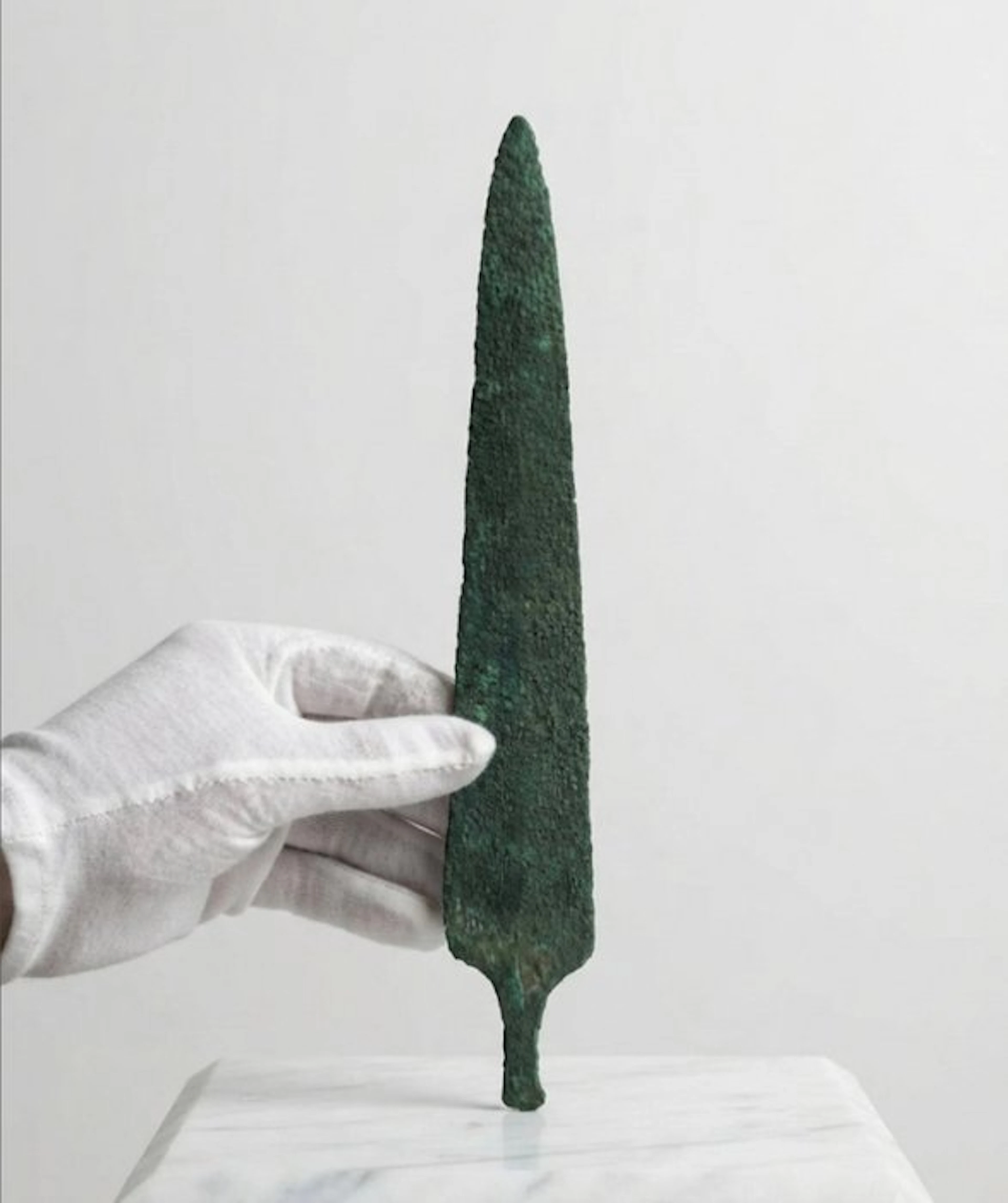 Phoenician Patinated bronze Short sword - 24 cm